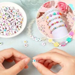 Contas Brancas Redondas com Letras Coloridas – 200 pcs